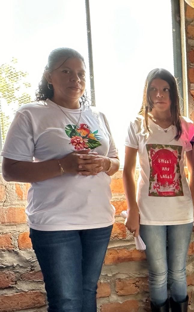 Familia estudiando en un centro sat&eacute;lite PAAT